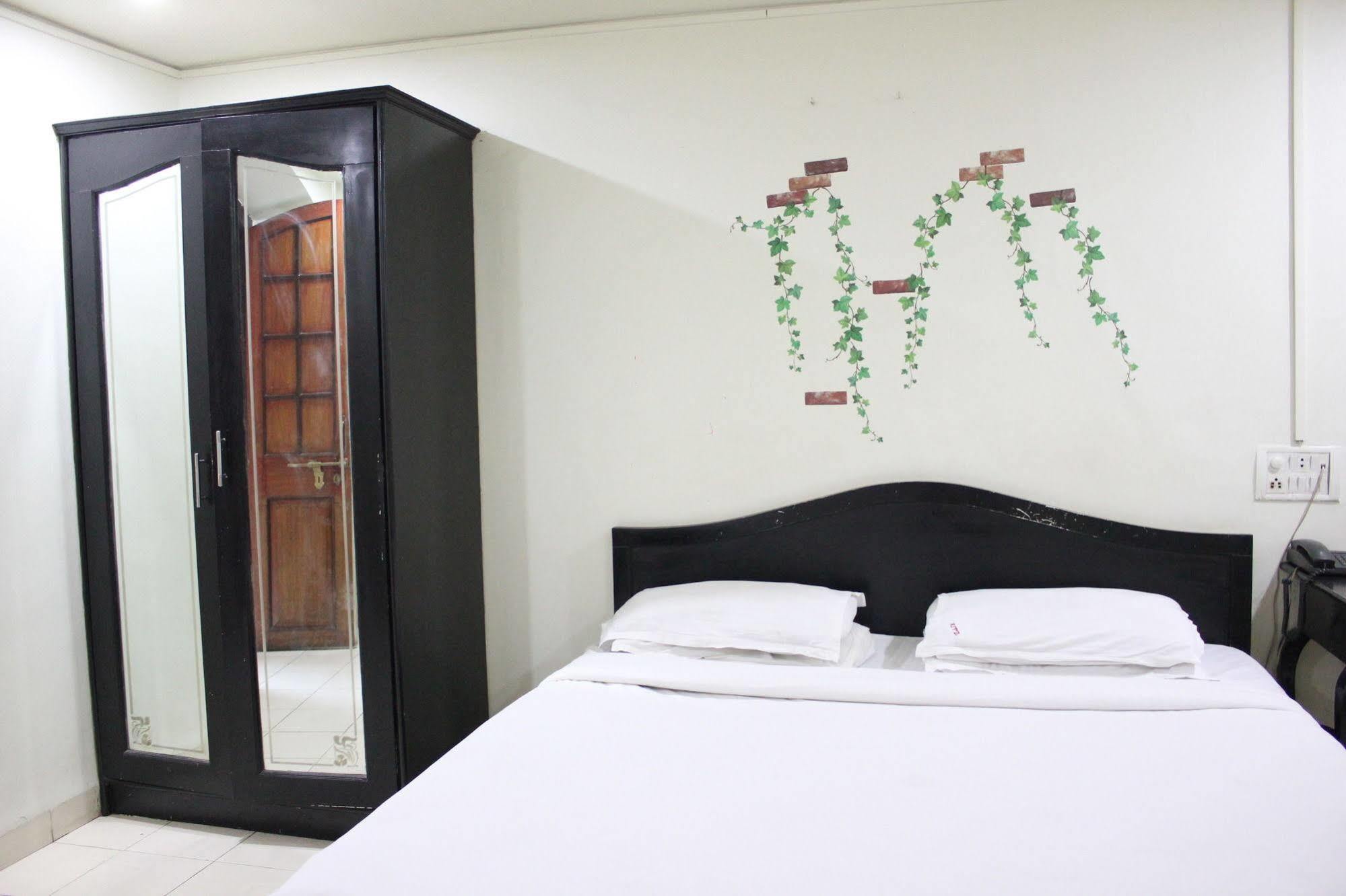 Hotel Ritz Pune Extérieur photo