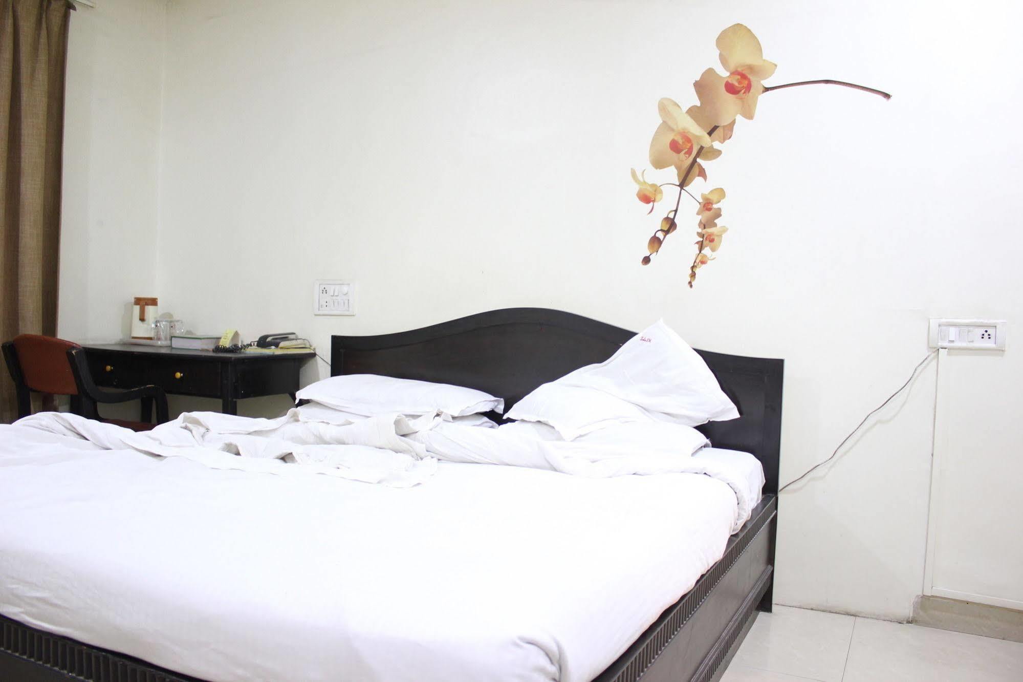 Hotel Ritz Pune Extérieur photo