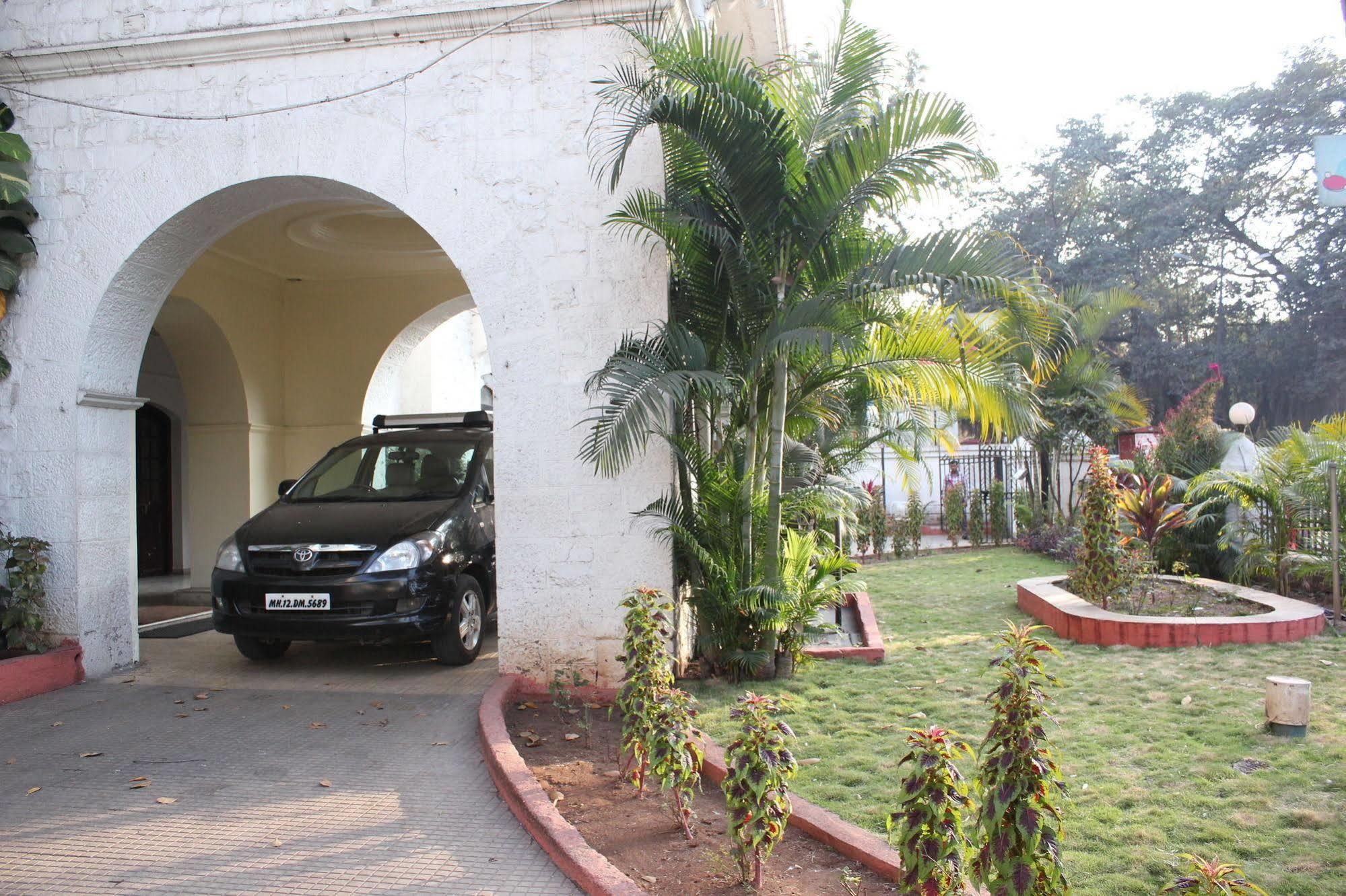 Hotel Ritz Pune Extérieur photo