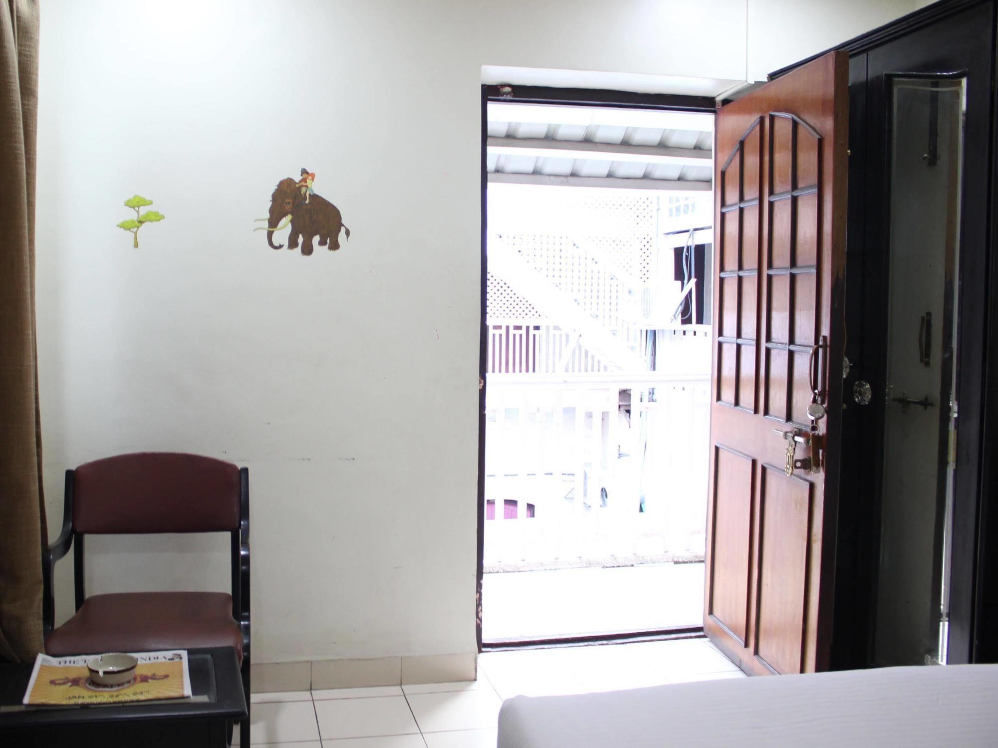 Hotel Ritz Pune Extérieur photo
