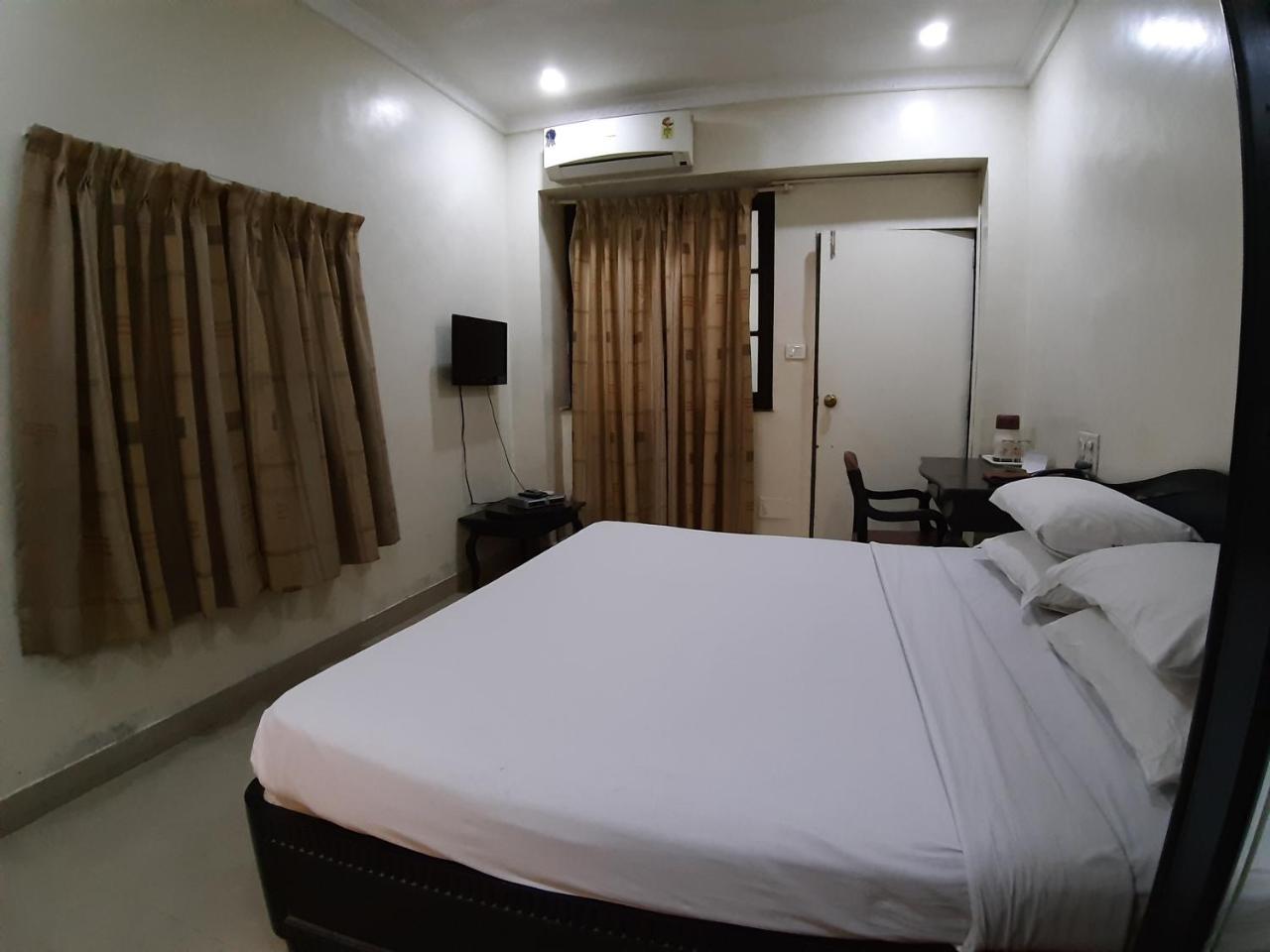 Hotel Ritz Pune Extérieur photo